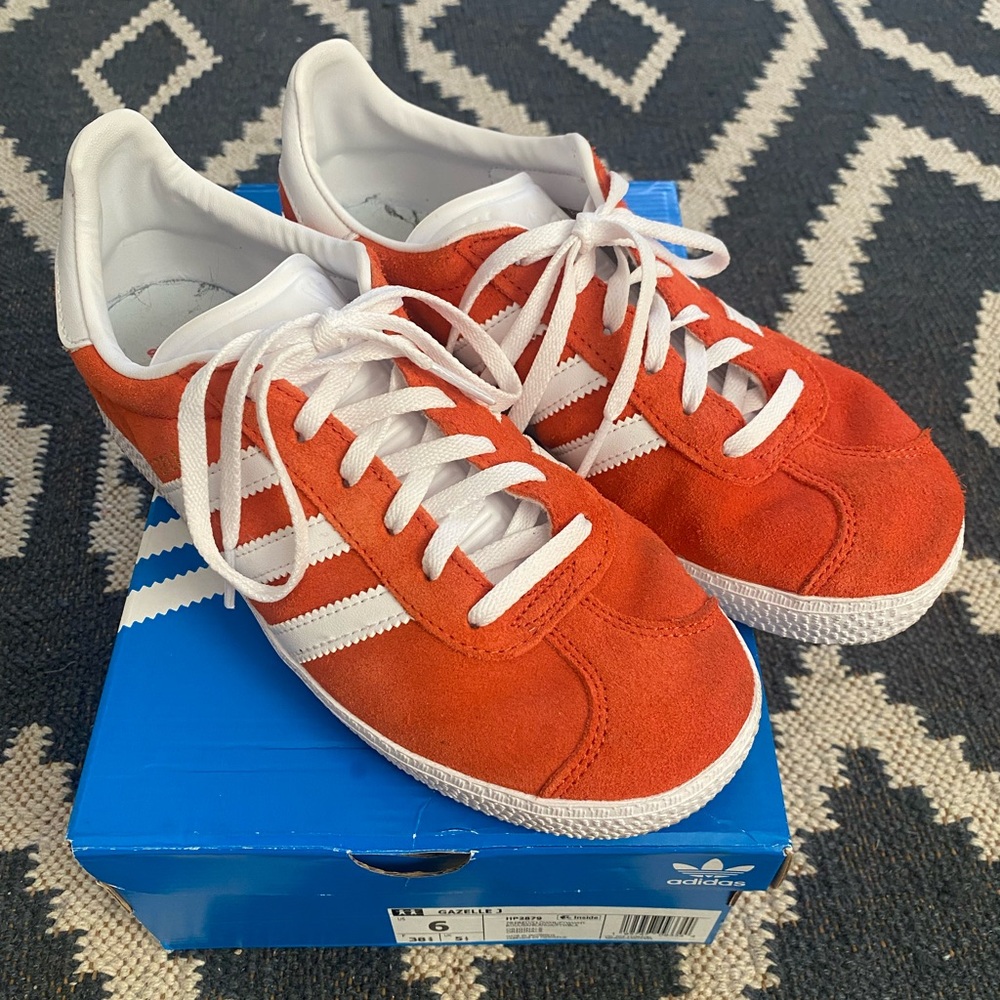 Adidas Gazelle J in red